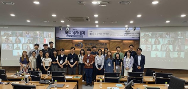 Closing ceremony with in-person and online students.