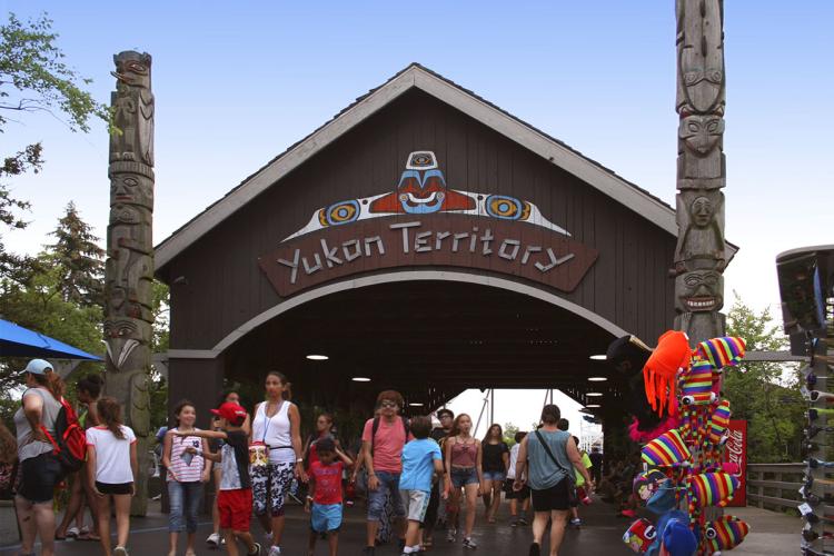 “Theme bridge” at the entry to the Yukon Territory at Six Flags Great Americatheme park in Gurnee, Illinois, ca. 2017. Photograph by Dave Gottwald, CC-BY-NC 4.0.