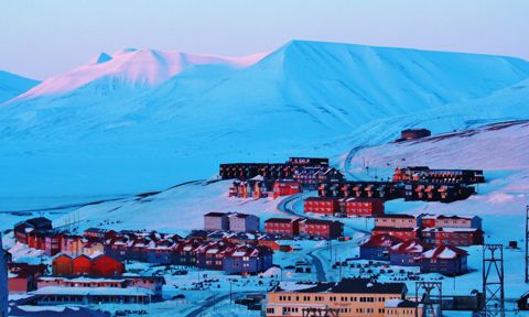 Midnight Sunlight Longyearbyen Svalbard Norway