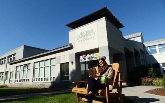 Reading at the AUNE campus