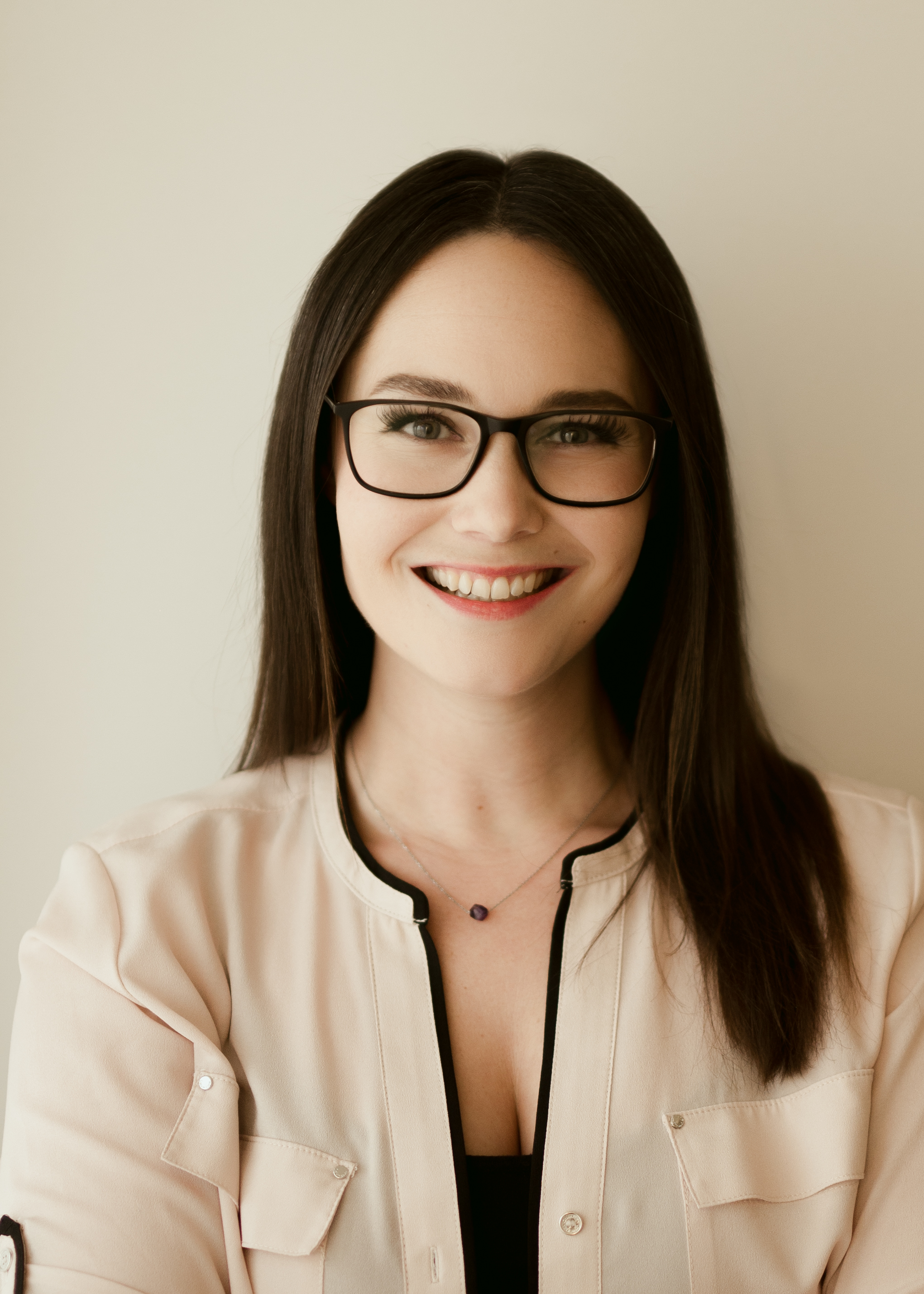 Headshot Simple Dec 2023